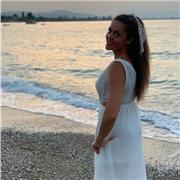 Docente d'inglese, livello C2 ed esperienza all'estero, impartisce lezioni private sia in presenza che online. Sono una docente d'inglese di scuola superiore. Ho vissuto e lavorato 5 anni in Inghilterra. Parlo inglese come seconda lingua fluentemente. Son